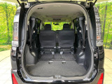 床下収納式のサードシートです。座席部分をコンパクトに収納でき、広大な荷室スペースとしてお使いいただけます!乗車人数や荷物の量など利用シーンに合わせて3列目を有効活用でき、とっても便利♪