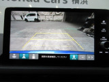 バックカメラの画像です。ガイドラインがスムースな車庫入れをサポートいたします!車庫入れの安心感がアップしますね☆
