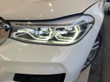 ●LEDヘッドライト:夜間走行時も良好な視界を確保し安心して運転できる高輝度LEDヘッドライトを装備!点灯速度が早く、消費電力も抑えられています。