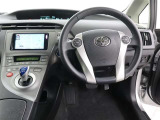 運転席側から見た写真です、お車にマッチングするように考えられたインパネデザイン!沢山のスイッチ類も運転させる方が使いやすい位置に配置されていますね!