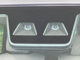【スマートアシスト】走行中に前方の車両等を認識し、衝突しそうな時は警報とブレーキで衝突回避と被害軽減をアシスト。より安全にドライブをお楽しみいただけます。