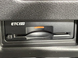 【ETC2.0(DSRC)】ETCカードを挿入すれば料金所はノンストップで通過できます。ETC限定の割引や、高速道路の情報提供サービスを利用できます。