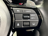 Hondaセンシングの機能のひとつ、アダプティブクルーズコントロール付!アクセルから足を離しても設定したスピードと前車との車間を保ち走行してくれます!車線維持もアシスト☆高速道路で疲労軽減ですね☆