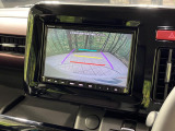 【バックカメラ】駐車時に後方がリアルタイム映像で確認できます。大型商業施設や立体駐車場での駐車時や、夜間のバック時に大活躍!運転スキルに関わらず、今や必須となった装備のひとつです!