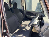 【運転席シート】開口部が広いので乗り降りしやすいです。