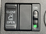 【パワースライドドア】スマートキーや運転席のスイッチでスライドドアの開閉が可能♪電動だから力を入れてドアを開ける必要が無く、小さいお子様でも、重い荷物を持っている時もラクに開け閉めできます♪
