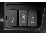 USBジャックも搭載。車内で音楽再生だけではなくスマートフォン等の機器へ充電可能です♪