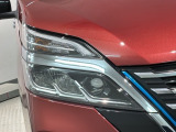 LEDヘッドライトは、点灯の瞬間から最大光量を発揮し、突然暗くなるトンネルなどでの安定感を高めます。