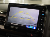 ◆リアワイドカメラシステム◆3種類の表示で後方確認をサポート♪セレクトレバーを「R」の位置に入れるとカメラ画像に切り替え。ノーマルビューでは従来のリアカメラと同様の標準的なビューで表示します!