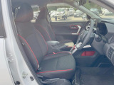 運転席シート廻りは使用感も少なく、良好な状態となっています。前オーナー様が丁寧に使っていたことがよくわかりますね。