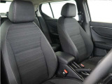 運転席のスペースはゆったりしていて、視界も広く確保されているので普段の運転からロングドライブまで快適です。