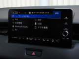 ナビゲーションはホンダコネクトディスプレイを装着しております。AM、FM、Bluetooth、フルセグTVがご使用いただけます。初めて訪れた場所でも道に迷わず安心ですね!