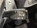 【クルーズコントロール】高速道路もラクラク走行。アクセルを離しても一定速度で走行ができ、長距離運転時の負担を軽減!加速・減速も簡単なスイッチ操作で調整できます。