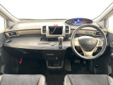 いつでも気持ちよく運転できて、使い勝手のいい収納や体をケアするシート、細部にまでこだわったインテリア♪
