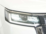 【LEDヘッドライト+デイタイムランニングランプ】主流のLEDヘッドライトに、日中でも他者からの視認性を良くするデイタイムランニングランプ装備!スタイリッシュでかっこよく仕上がっています。