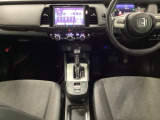 運転席/助手席シートヒーターで寒い日もすぐに温かくなり快適に過ごせます。2段階の温度調整が可能です