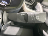 【オートライト】周りの明るさに応じて自動でヘッドライトの点灯・消灯ができる機能です!ライトの付け忘れ・消し忘れなどが無くなり、雨の日や夕方の走行も安心!トンネル通過時も便利ですね♪