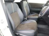 見えないところまで徹底洗浄!中古車をキレイで気持ちよくお乗りいただけるよう、トヨタ認定中古車はしっかりクリーニング。エンジンルームやシートを外した洗浄まで目に見えないところまで徹底的に洗浄しています。