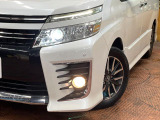 【LEDヘッドライト】悪天候や夜間走行時も良好な視界を確保し安心して運転できる高輝度LEDヘッドライトを装備!点灯速度が早く、消費電力も抑えられています。