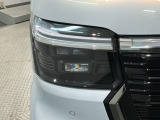 LEDヘッドライトは、点灯の瞬間から最大光量を発揮し、突然暗くなるトンネルなどでの安定感を高めます。