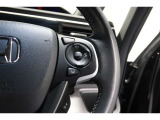 Hondaセンシングの機能のひとつ、アダプティブクルーズコントロール付!アクセルから足を離しても設定したスピードと前車との車間を保ち走行してくれます!車線維持もアシスト☆高速道路で疲労軽減ですね☆