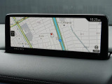 マツダコネクトの10.25インチワイドセンターディスプレイです。『Android Auto』『Apple CarPlay』や独自のコネクテッドサービスに対応したインターフェイスシステムです。
