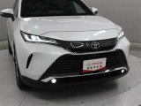 プリクラッシュセーフティに交差点右折時の対向直進車及び右左折時の対向方向から横断してくる歩行者を検知する機能を追加した予防安全パッケージ「Toyota Safety Sense」が採用されています。