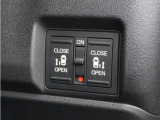 【両側電動スライドドア】ボタンを押すだけで両側のスライドドアの開閉が可能。もちろんキーからの操作も可能。お子様を抱いている時・両手いっぱいの荷物を持ってる時など非常に役立ちます。