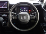 ハンドル左側にはオーディオ操作が出来るオーディオリモートコントロールスイッチ、右側にはHonda SENSINGとオートクルーズコントロールのスイッチを装備!