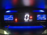 走行中も一目で分かるデジタルメーターでスピードのチェックもしやすいので、安全運転のお手伝いに!!!
