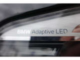 【LEDヘッドライト】先進のテクノロジーを採用し、照射される白色光の周波特性は太陽に近く、自然な明るさで夜道を明確に照らし出します。夜間はもちろん悪天候の日中でも優れた視認性を発揮し、安全性を高めます。