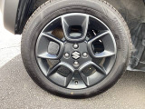 純正アルミホイールです。足元が引き立つので、車全体のイメージがアップしますよ!