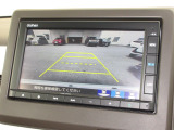 バックをするとき自動でリアの様子が映る『リアカメラ』付き!画面で確認しながらバックができますから安心ですね。でも、目視も大切ですよ!安全第一でお願いします!