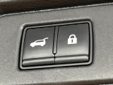 【パワーバックドア】スマートキーや運転席のボタンを押すだけでリアゲートが自動で開閉します!荷物を持っている時や、高い位置にあるバックドアを閉める際に便利な機能です♪