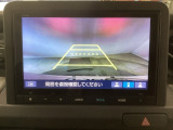 【バックカメラ】運転が苦手な方も車庫入れラクラクです!ギアをリバースに入れれば自動的に切り換わりますので、面倒な操作は不要です♪狭い駐車場もお車を傷つけず安心ですね!