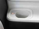 ホッとカップホルダーが運転席・助手席にあります。ホットドリンクをちょうど良い温度でキープしてくれる保温機能付で嬉しいです。