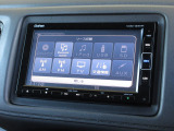ギャザズメモリーナビ(VXM-184VFi)が装着されております。AM、FM、CD、DVD再生、フルセグTV、Bluetoothがご使用いただけます。初めて訪れた場所でも道に迷わず安心ですね!