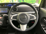 インテリアに合わせたデザインのステアリングは、運転される方のことも考え、運転しやすい形状、大きさです。是非一度、実際に触ってお確かめください。