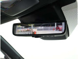 デジタルインナーミラー装備!車両後方のカメラの映像をデジタル補正で視認性を向上させてインナーミラー内に表示します♪視界を遮るものがなく、後席に同乗者がいても後方を確認しやすく安心です♪