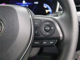 レーダークルーズコントロール作動時に車線維持に必要な運転操作の支援を行う「レーントレーシングアシスト(LTA)」を搭載しています。