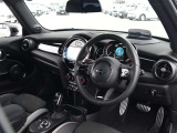 お車の詳細等はお気軽にBMW、MINI正規ディーラー アルコン までお問い合わせくださいませ。スタッフ一同、お待ちしております!