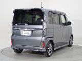 プライバシーガラスが装備されています。外を見るときには気にならずに、後方車両からは車内が見えにくい設計です、周りを気にせず、快適に運転できますよ。