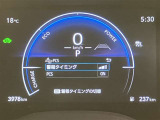 視認性の高いスピードメーターになっております。