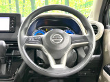インテリアに合わせたデザインのステアリングは、運転される方のことも考え、運転しやすい形状、大きさです。是非一度、実際に触ってお確かめください。