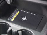◆ワイヤレス充電器◆ワイヤレス充電対応のスマートフォンを置くだけで充電が可能でとても便利な機能です。