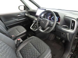 シンプルで使いやすいデザインの運転席です。