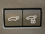 【パワーバックドア】スマートキーや運転席のボタンを押すだけでリアゲートが自動で開閉します!荷物を持っている時や、高い位置にあるバックドアを閉める際に便利な機能です♪
