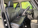 運転席まわりには十分なスペースがあり、大柄な方でもゆったり運転していただける環境です。