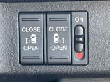 【両側パワースライドドア】スマートキーや運転席のスイッチで後席両側スライドドアの開閉が可能♪電動だから力を入れてドアを開ける必要が無く、小さなお子様でも簡単に開け閉めでき快適です♪