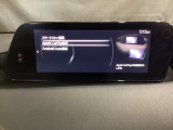 Apple Carplay・Android Auto対応!マツダ コネクト(コマンダーコントロール)でスマートフォンを操作して、通話、音楽を聴いたり、マップで目的地を調べることができます。